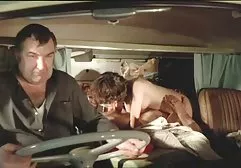 Die dicke Frau spreizt fickfilme in hd ihre prallen Beine und schaltet das Telefon ein und spielt mit ihrem Muschidildo