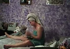 Charmantes, hübsches Paar, das sich morgens auf eine angenehme fickfilme frei Ausschweifung einlässt