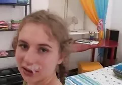 Geck leckt Muschi alte fickfilme mit seiner geschickten Zunge