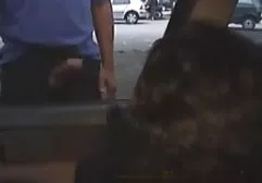 Die Schlampe schmierte das Loch mit Sahne, spreizte ihre Schamlippen mit den Fingern und setzte sich auf den harten Schwanz ihrer aufgeregten Nachbarin kostenlose fickfilme