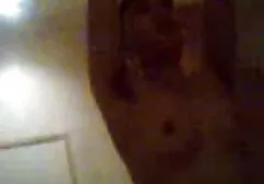 Eine süße kleine Latina liegt völlig nackt vor einem Typen. Nein, um eine Hündin auf die fickfilme free Eier zu pflanzen, sieht diese Matratze zu, wie sie masturbiert