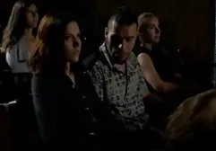 Brünette zieht Strumpfhosen extreme fickfilme und schicke Unterwäsche aus