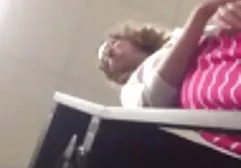 Die rothaarige Schönheit Eva Lovia kommt von den sexuellen Liebkosungen eines schönen Masseurs freie deutsche fickfilme