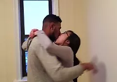 Nach einem fickfilme kostenfrei sanften Blowjob und Sex füllt ein Typ ein süßes Babe mit Sperma