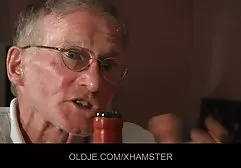 Als hübsches russisches Mädchen liebt sie ihren Freund sehr und ist bereit, sich ihm fickfilme gratis immer wieder hinzugeben