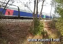 Hübsche Schlampe in Tätowierungen von einem fickfilme Männchen gefickt