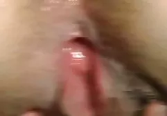 Babe zeigt ihren fickfilme umsonst hübschen, engen Arsch und lässt sie luxuriöse Brötchen anfassen