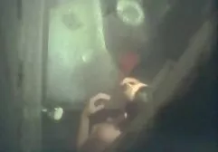 Ein erfahrener Massagetherapeut begeistert gekonnt das Mädchen, das er fickfilme kostenlos mag, während einer Massagesitzung