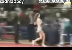 Die reife Blondine warf einen Mann auf fickfilme free ein Sofa und zermalmte ihn mit mächtigen Brüsten