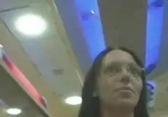 Die Hündin hat eine Maske aufgesetzt und lädt die kostenlose deutschsprachige fickfilme Männchen zu sich ins Bett