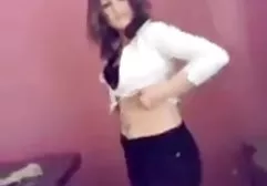 Die Brünette Leila nimmt einen Schwanz in Mund und kostenlose deutschsprachige fickfilme Brust