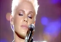 Blonde masturbiert heftig Schwanz kostenlose deutschsprachige fickfilme und schaut in die Kamera