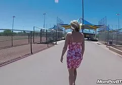 Die erwachsene freie deutsche fickfilme Schlampe wartete auf eine weitere Auspeitschung