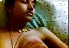 Die freie fickfilme lockige Anna im schwarzen Slip streichelt sich