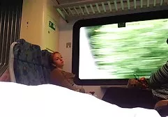 Gapolexa wird im Zimmer mit dem Patienten und dem Arzt gefickt. Zuerst saugt sie sie nacheinander, und dann schieben sie kostenlose deutschsprachige fickfilme gleichzeitig ihre Schwänze an ihre Stelle.