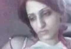 Hübsche Schlampe fingert ihre pornofickfilme Muschi