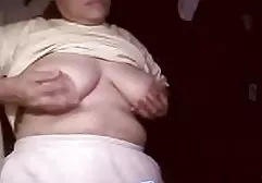 Eine bezaubernde Szene darüber, wie eine sexy Blondine ihre feuchte Muschi geile fickfilme fingert