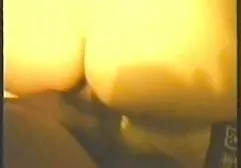 Zuerst wurde ein Dildo von einem Baby gefickt, dann von einem Mitglied, und sie füllten ihren Rücken mit Sperma fickfilme in deutscher sprache