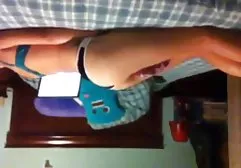 Das süße Luder verführte ihren Freund auf der Couch, fickfilme gratis ansehen sie wollte einen schönen Sex