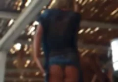 Das Mädchen hat den fickfilme mutter sohn Wunsch, sich die Finger zu lecken und sie tief in den Riss zu stechen