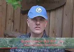 Die junge Frau zieht Nylonstrumpfhosen an und wir zeigen dem deutsche gratis fickfilme Kerl ihre sexuellen Streiche. Sie ist eine Liebhaberin des Springens auf ein Mitglied, nachdem sie es direkt in der Küche angesaugt hat