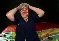 Junges japanisches Mädchen zieht Krustentier auf gratis fickfilme de einen dicken Schwanz