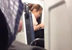 Hispanic Beauty schaut mit Vergnügen auf den Bildschirm und zeigt einen heißen Dreier, sie ist wild aufgeregt, fühlt sich nass zwischen fickfilme mutter sohn ihren Beinen und sogar neben ihr liegt ein Hund mit einer stechenden Muschi