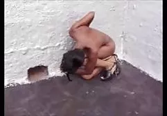 Gruppe von zwei Studentenmädchen mit Kerlen fickfilme