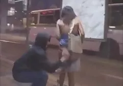 Schlampe mit großem Arsch reitet auf fickfilme gratis ansehen einem Schwanz