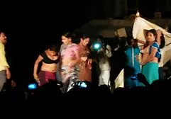 Fette Schlampe mit dicken Titten lutscht fickfilme in hd einen riesigen Schwanz