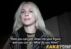 Brunette wirft kostenlose fickfilme ansehen einen Porno vor