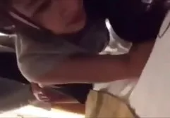 Zwei Blondinen in roten Dessous streicheln einen Schwanz fickfilme gratis