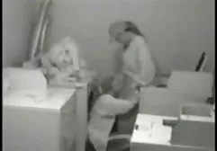 Typ führt Tests mit vollbusiger fickfilme in deutscher sprache Blondine durch