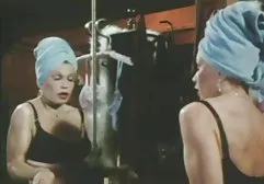 Das junge japanische Mädchen sah ein aufgeregtes Mitglied kostenlose fickfilme und bewunderte seine Stärke und Größe