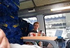 Die Hündin lutscht nicht ungern einen schwarzen Schwanz, sondern berührt ihn nur mit Handschuhen free fickfilme