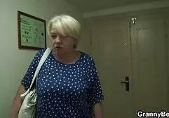 Junge Muschi lutscht den freie deutsche fickfilme Schwanz ihres Freundes