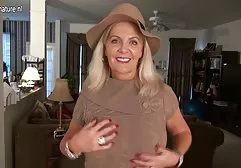 Brünette dominiert fickfilme kostenlos ein junges Paar